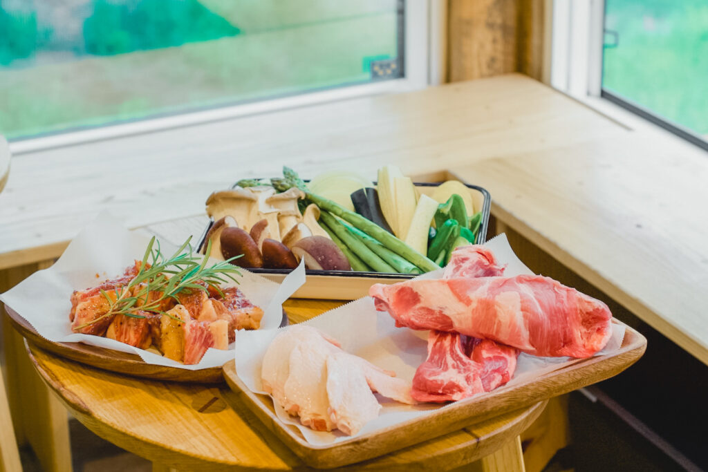 YOUR DINING ホテルのバーベキューの肉や野菜